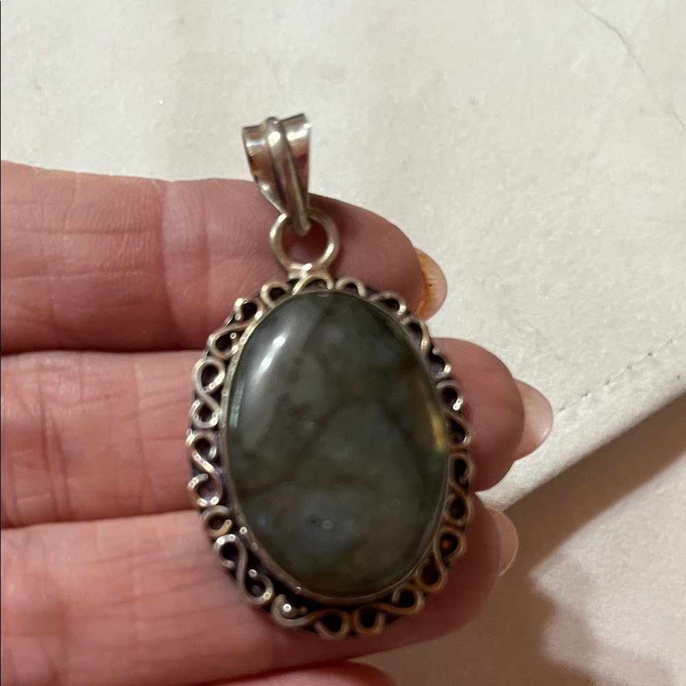 Elegant Sterling Silver and Labradorite Pendant Necklace - Picture 5 of 5